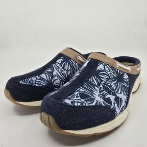Skechers Navy and Tan Slip-On Shoes